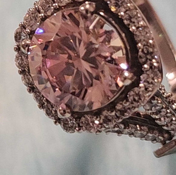Ring, Simulated pink sapphire, with white CZ Halo, set in 925, size 9 - Picture 2 of 8